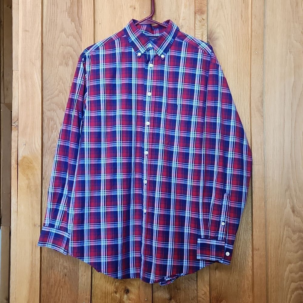 Roundtree & Yorke Button Down Casual 100% Cotton Shirt, Medium, Red & Blue Plaid